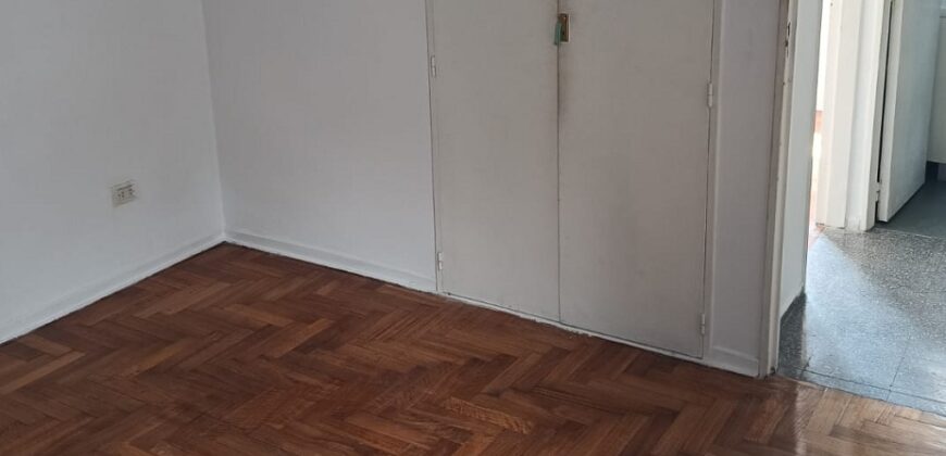 Dpto 3 amb Av Balbín muy comodo con balcón. Bajas expensas!