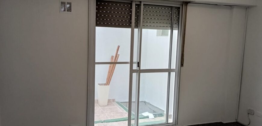 Dpto 3 amb Av Balbín muy comodo con balcón. Bajas expensas!